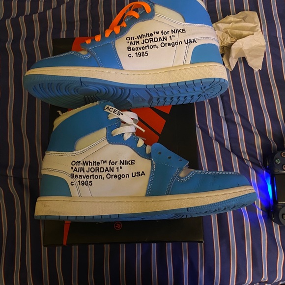Off-White Jordan 1 UNC